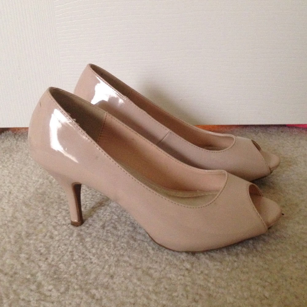 Nude Pumps