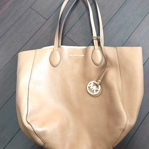 MICHEAL KORS REVERSIBLE TOTE BAG