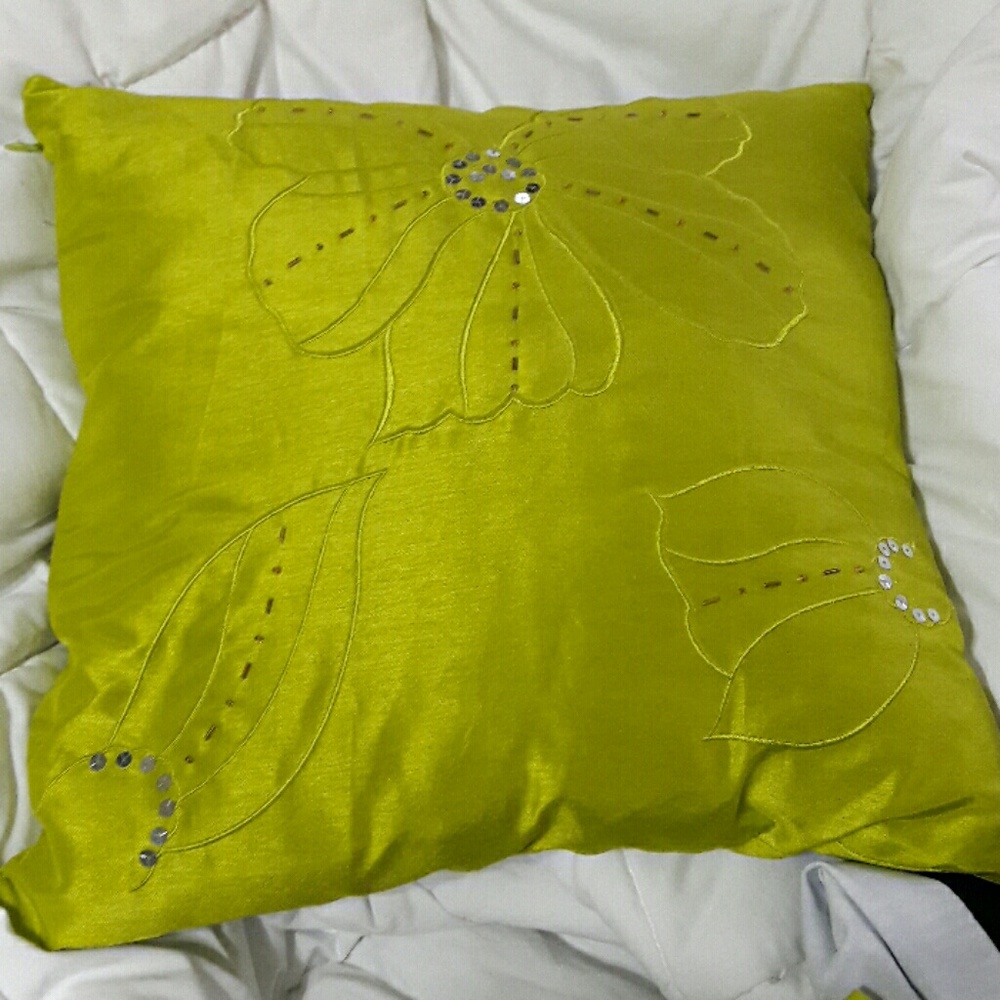 throw pillow