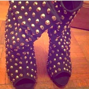Liliana Black studded Slouchy peep-toe  bootie