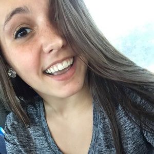 Meet your Posher, Claudia