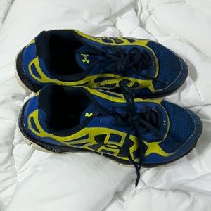 boys running shoes