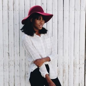 ‼️FINAL SALE‼️GAP White Grid Button up Shirt