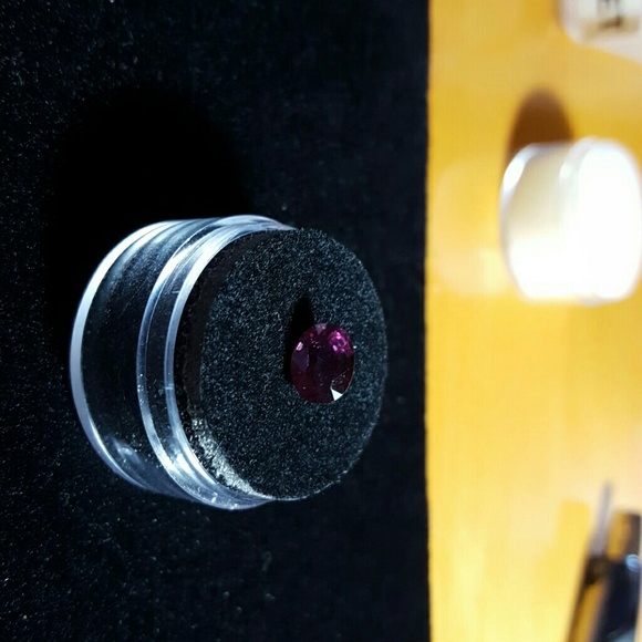 Natural Rare Oval Cut Raspberry Rhodolite Garnet - Picture 1 of 4