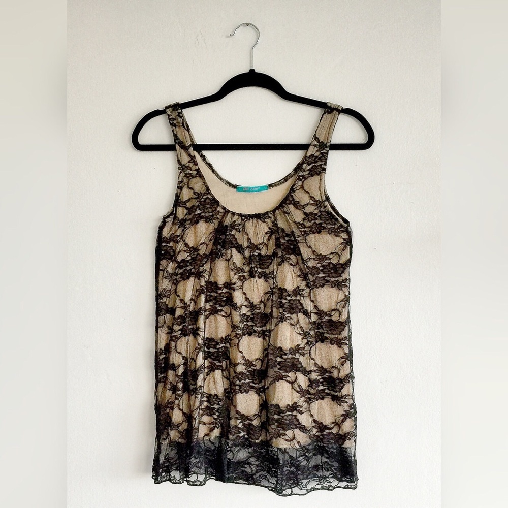 ✨JULIE'S CLOSET Black/Nude Lace Tunic Top - Small✨