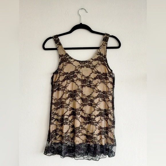 ✨JULIE'S CLOSET Black/Nude Lace Tunic Top - Small✨ - Picture 2 of 8