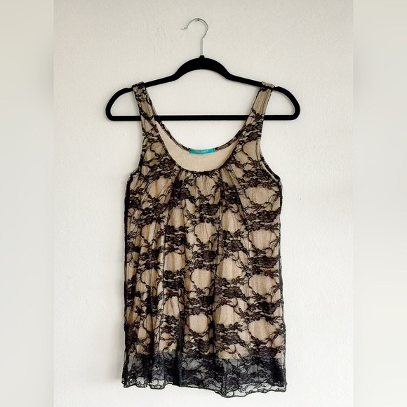 ✨JULIE'S CLOSET Black/Nude Lace Tunic Top - Small✨ - Picture 1 of 8