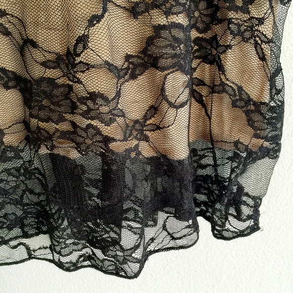 ✨JULIE'S CLOSET Black/Nude Lace Tunic Top - Small✨ - Picture 4 of 8