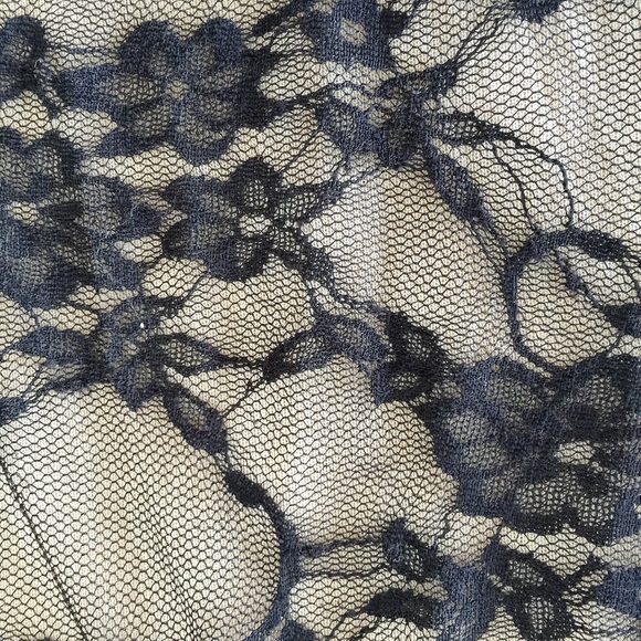 ✨JULIE'S CLOSET Black/Nude Lace Tunic Top - Small✨ - Picture 6 of 8