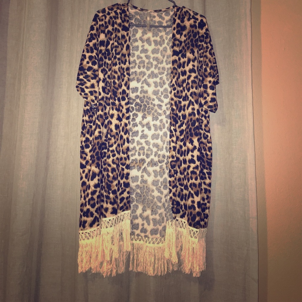 Kimono, leopard w/ bottom tassels.
