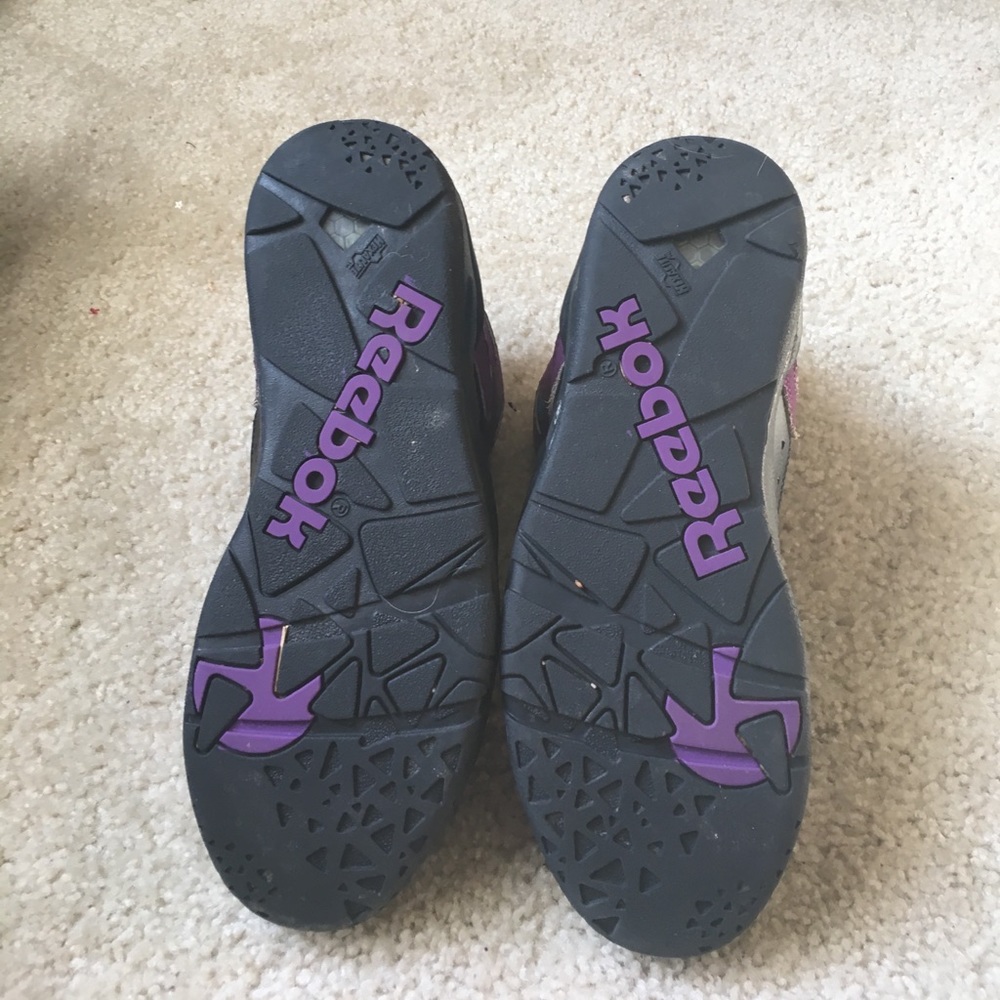 SOLD —- Reebok Pump Action Basketball Hightops. - Picture 4 of 8