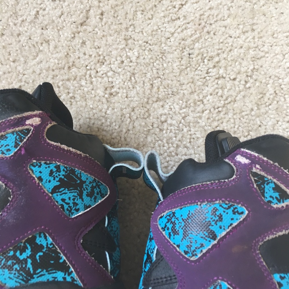 SOLD —- Reebok Pump Action Basketball Hightops. - Picture 5 of 8