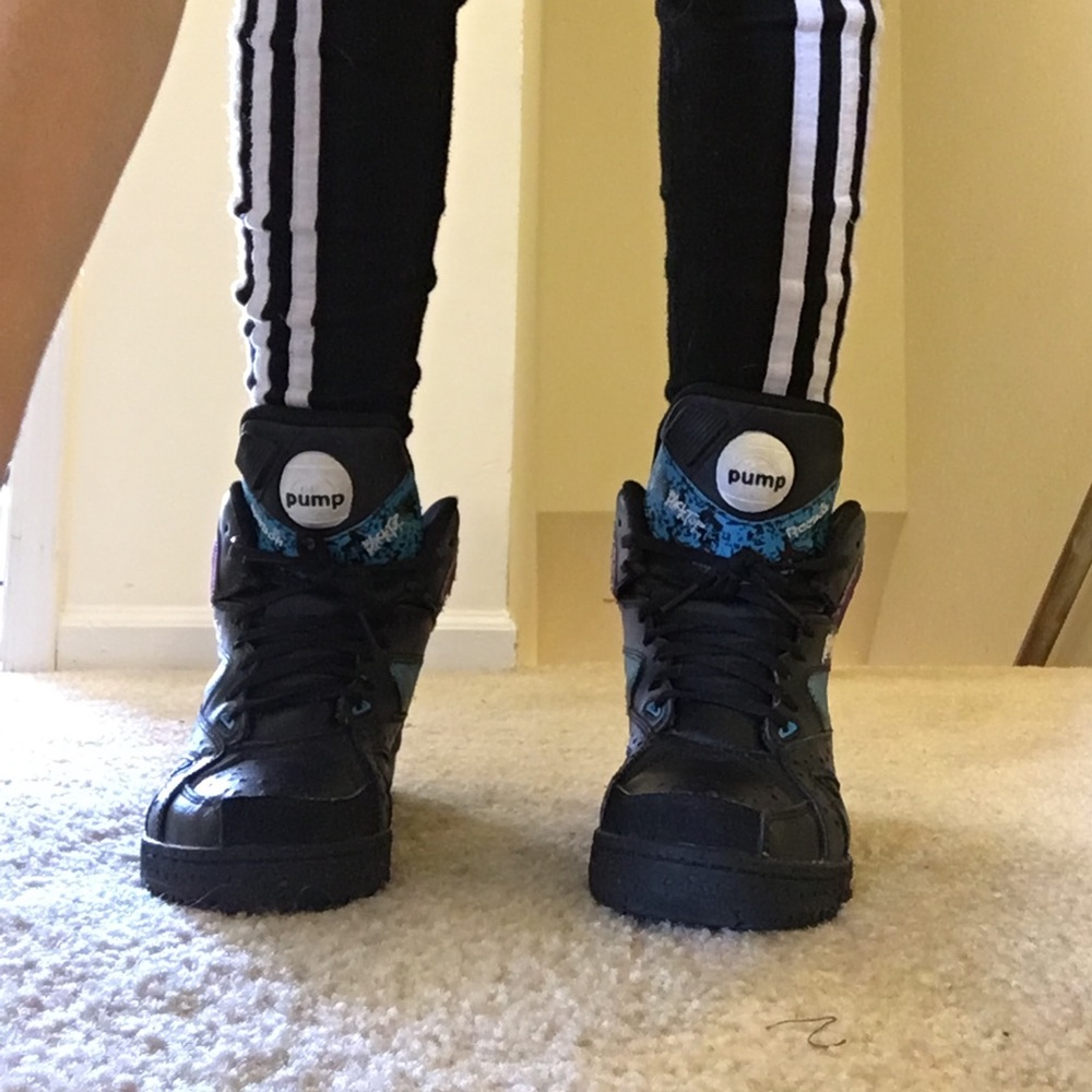SOLD —- Reebok Pump Action Basketball Hightops. - Picture 7 of 8
