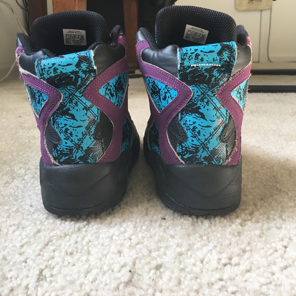 SOLD —- Reebok Pump Action Basketball Hightops. - Picture 8 of 8