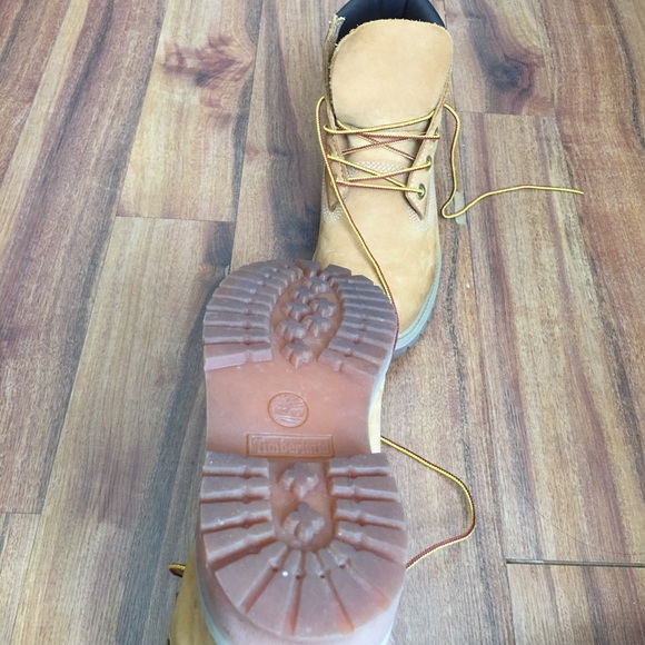 Women Timberlands - Picture 4 of 4