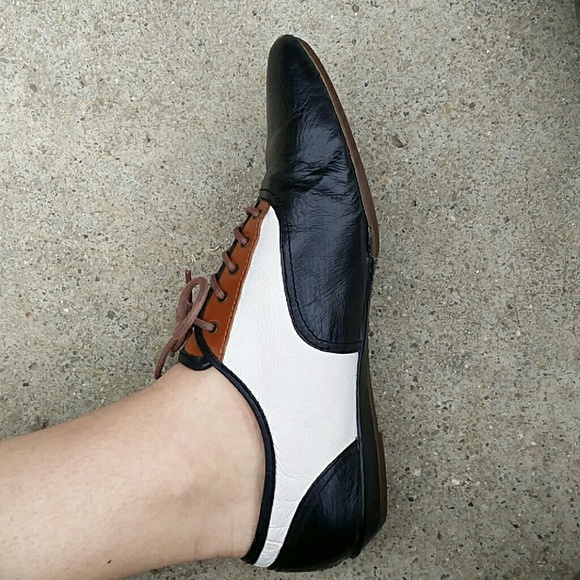 Women's lace up flats - Picture 2 of 4