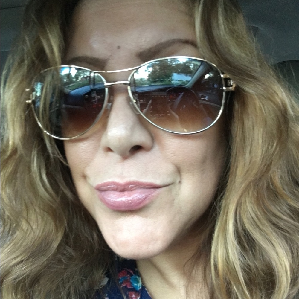 Meet your Posher, Elizabeth