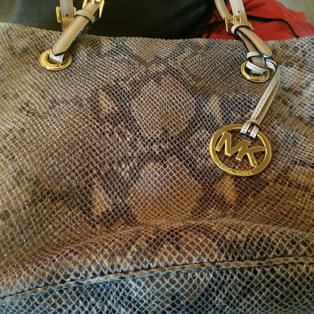 Reposh MK BAG. Only reduced short time.