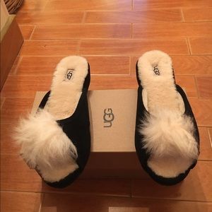 Ugg Black and White Yvett Slipper Size 6