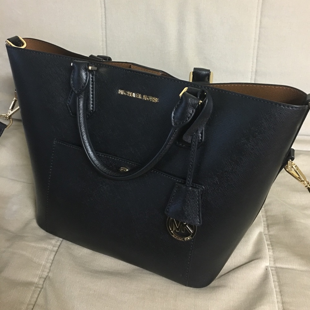❌TRADED❌ 🌻MK Large Greenwich Bag🌻 - Picture 1 of 8