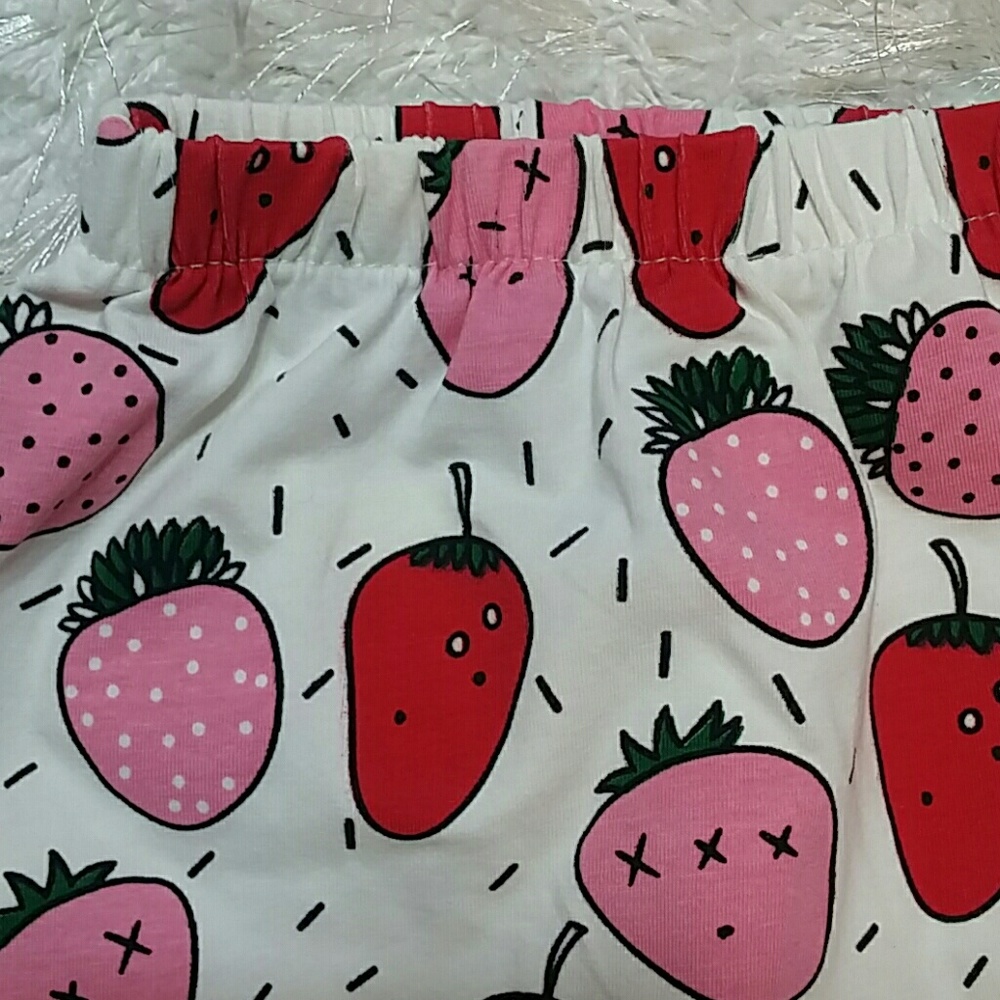 SALE***Strawberries shorts. Kids  :) - Picture 4 of 4