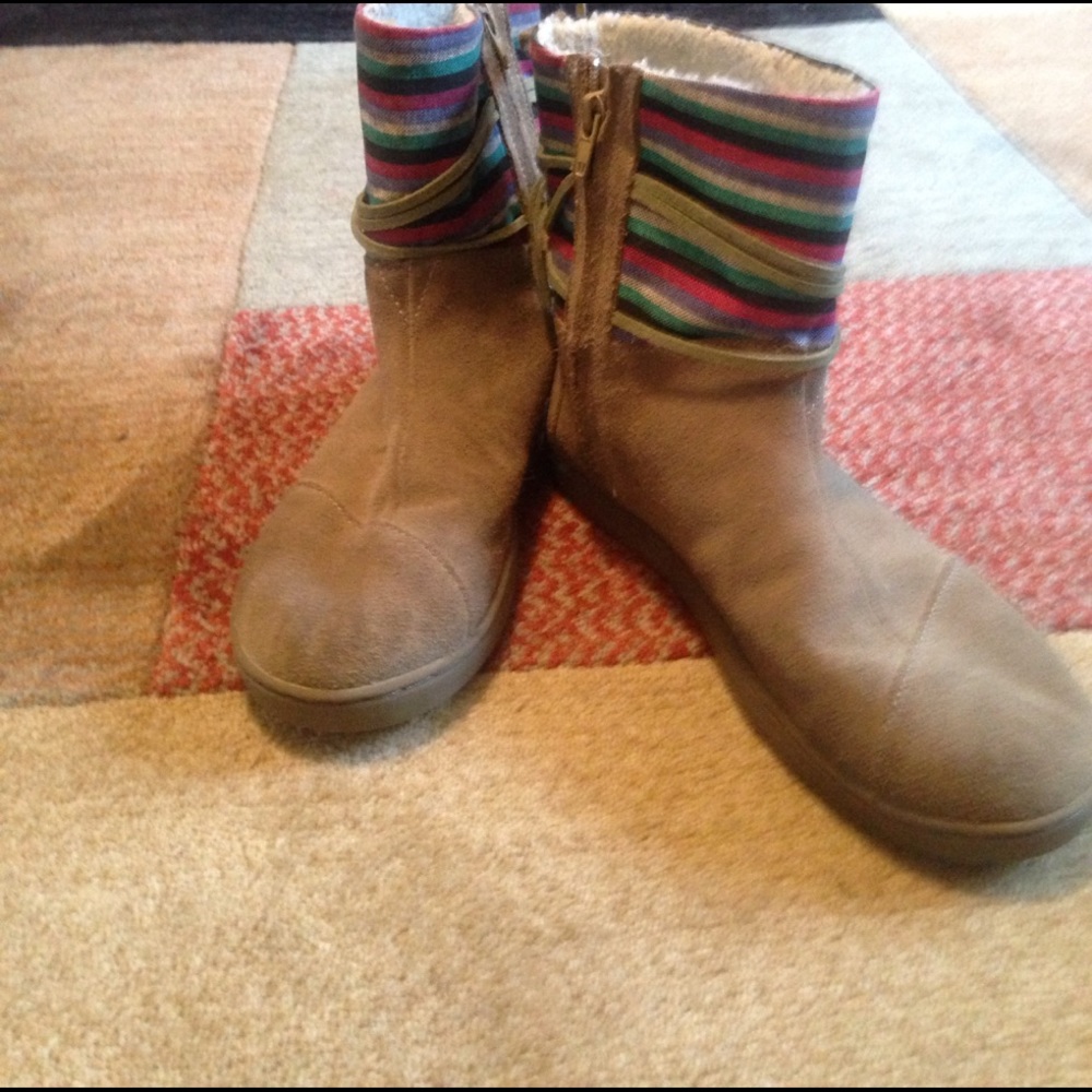 Toms boots size 3