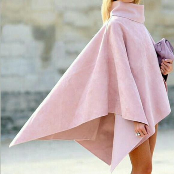 Chic Cape - Picture 2 of 7