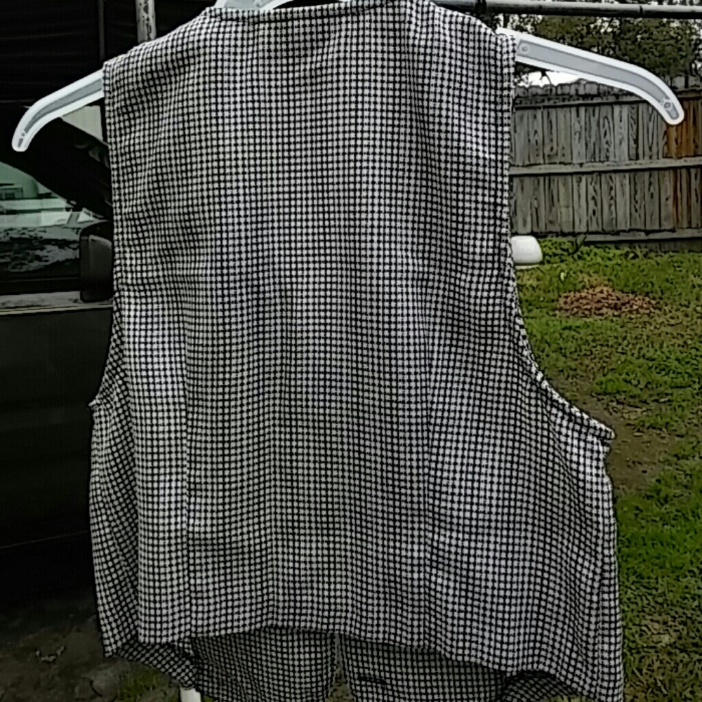 2 vests - Picture 2 of 4