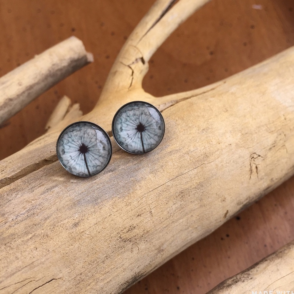 Dandelion Earrings. NWT