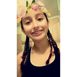 Meet your Posher, Yoselin