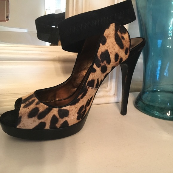 Pelle Moda Calf Hair Velvet Peep Toes 9 - Picture 2 of 4