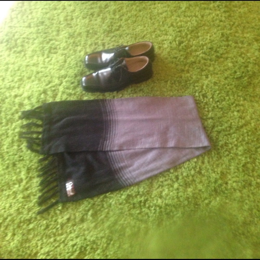 Men's scarf Great Condition