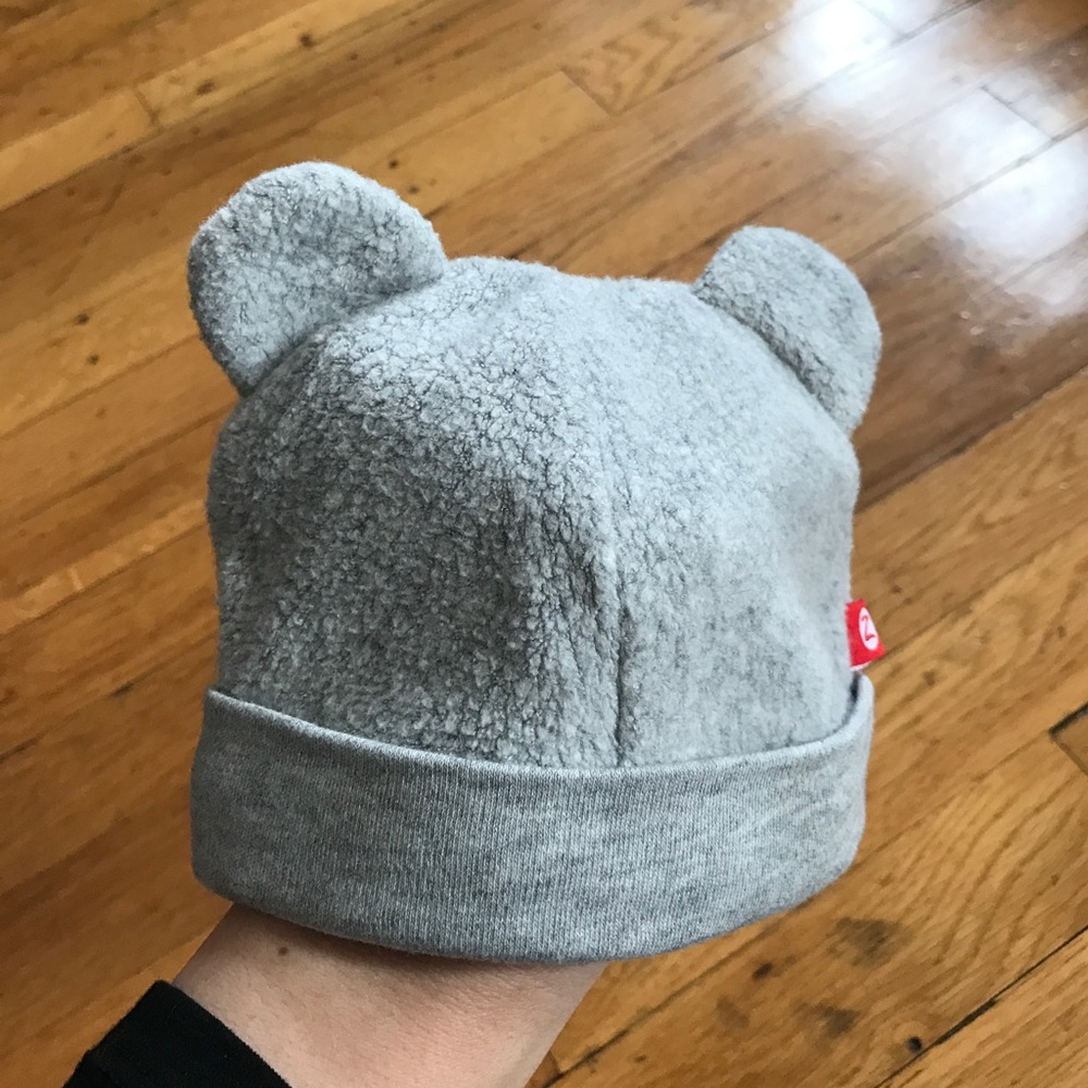 MOVING SALE!!!    Zutano 0-6 mos Fleece hat