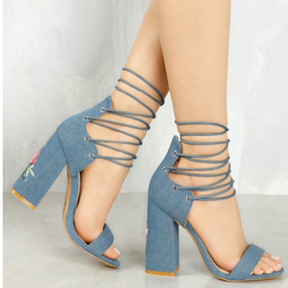 ๐๐๐จ๐ฉ ๐๐๐ฏ๐ 10๐ทDenim Embroidered Roses Heel - Picture 3 of 4