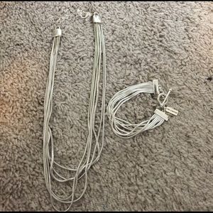 The Limited necklace and bracelet set!