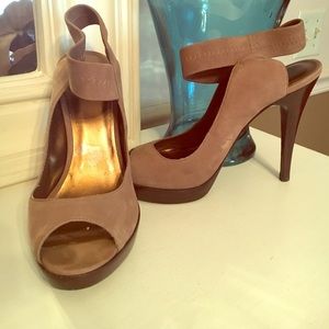 Pelle Moda 9 sueded tan/light brown heels
