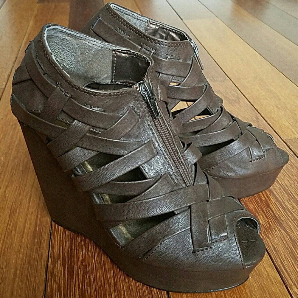 Shi by Journeys Brown Wedges