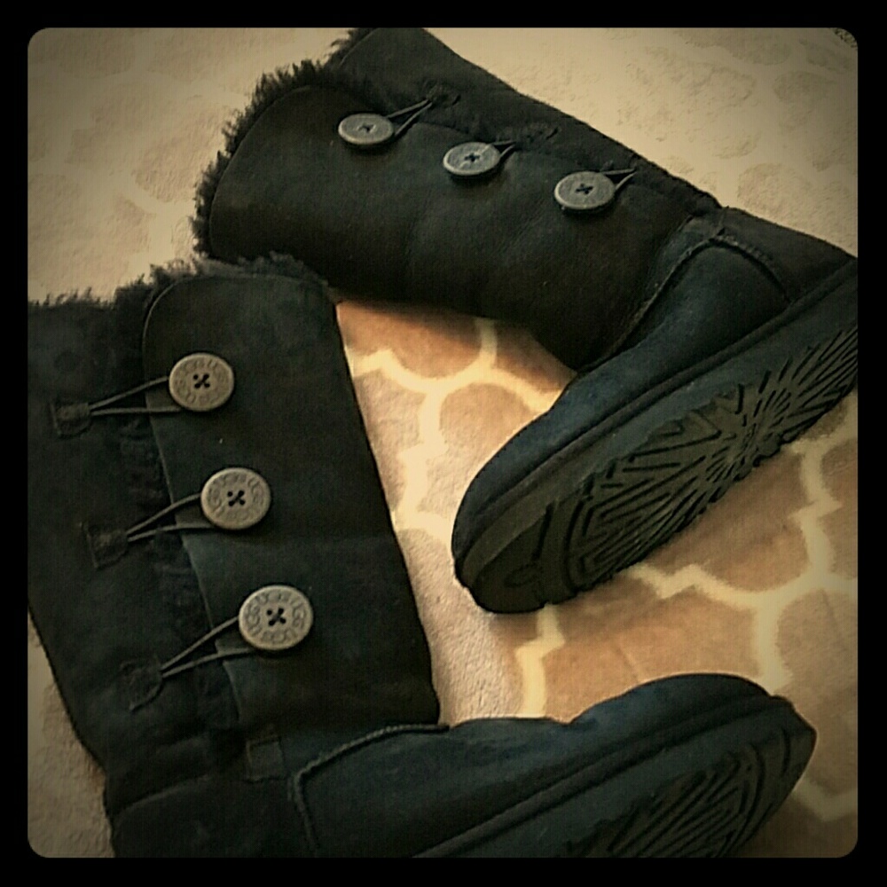 Black woman's size 8 Uggs