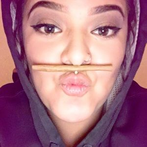 Meet your Posher, Desiree