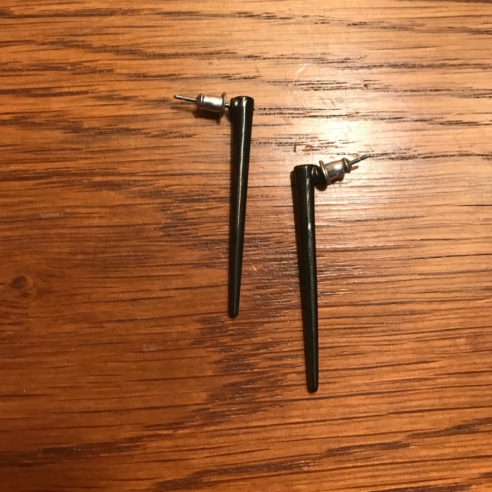 Dark gray line drop earrings