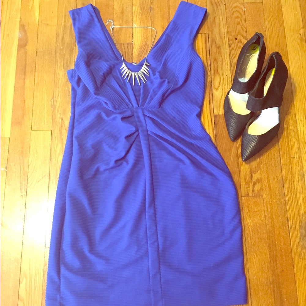 ⭐️price drop⭐️Express Royal blue stretchy dress!