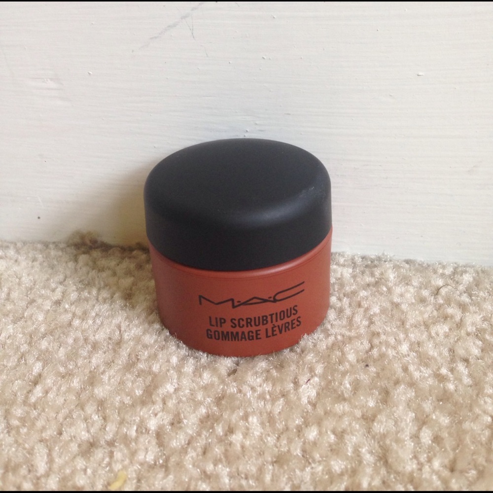 MAC lip scrub Sweet brown sugar TRADE ONLY