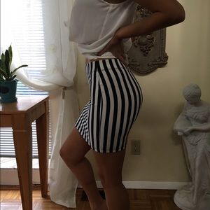 Vertical Black-and-White striped Bodycon skirt