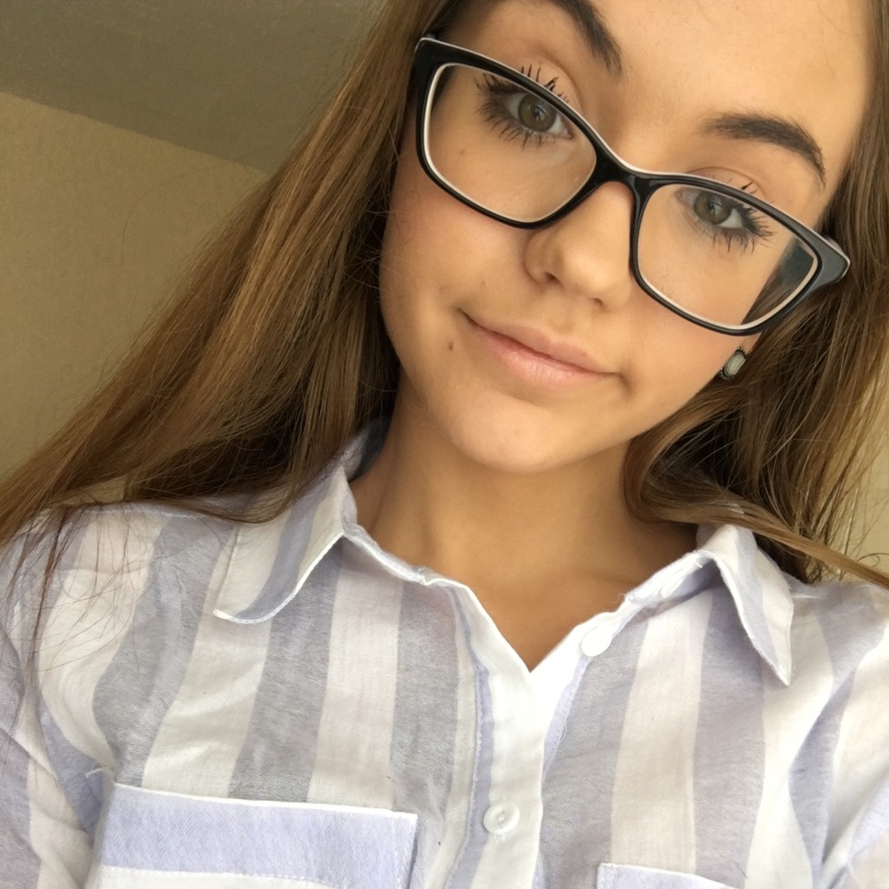 Meet your Posher, Chloe