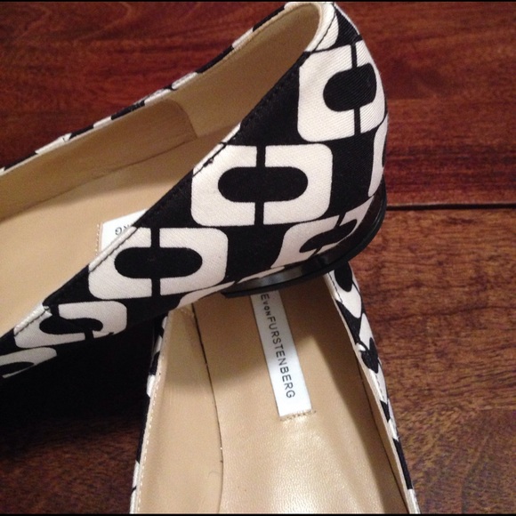 Never-worn Diane von Furstenburg flats - Picture 3 of 4