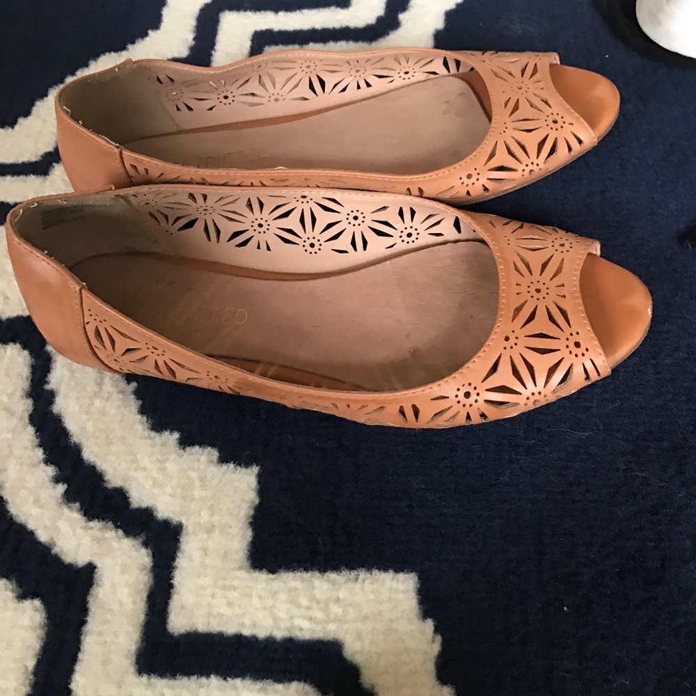 Tan restricted shoes flats