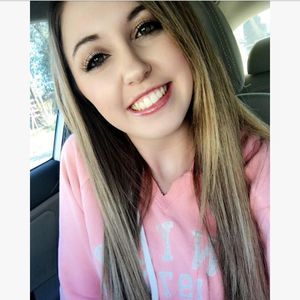 Meet your Posher, Larissa