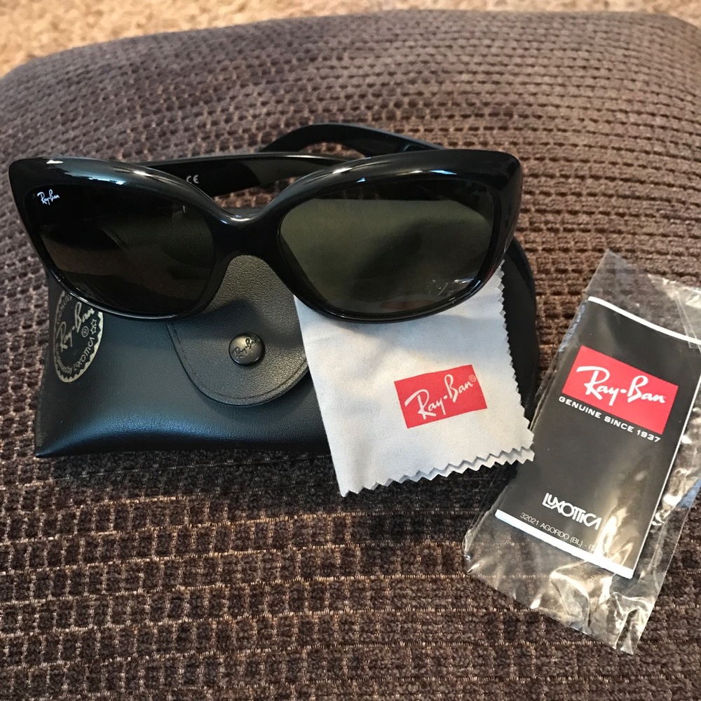 Ray-Ban Jackie Ohh black sunglasses