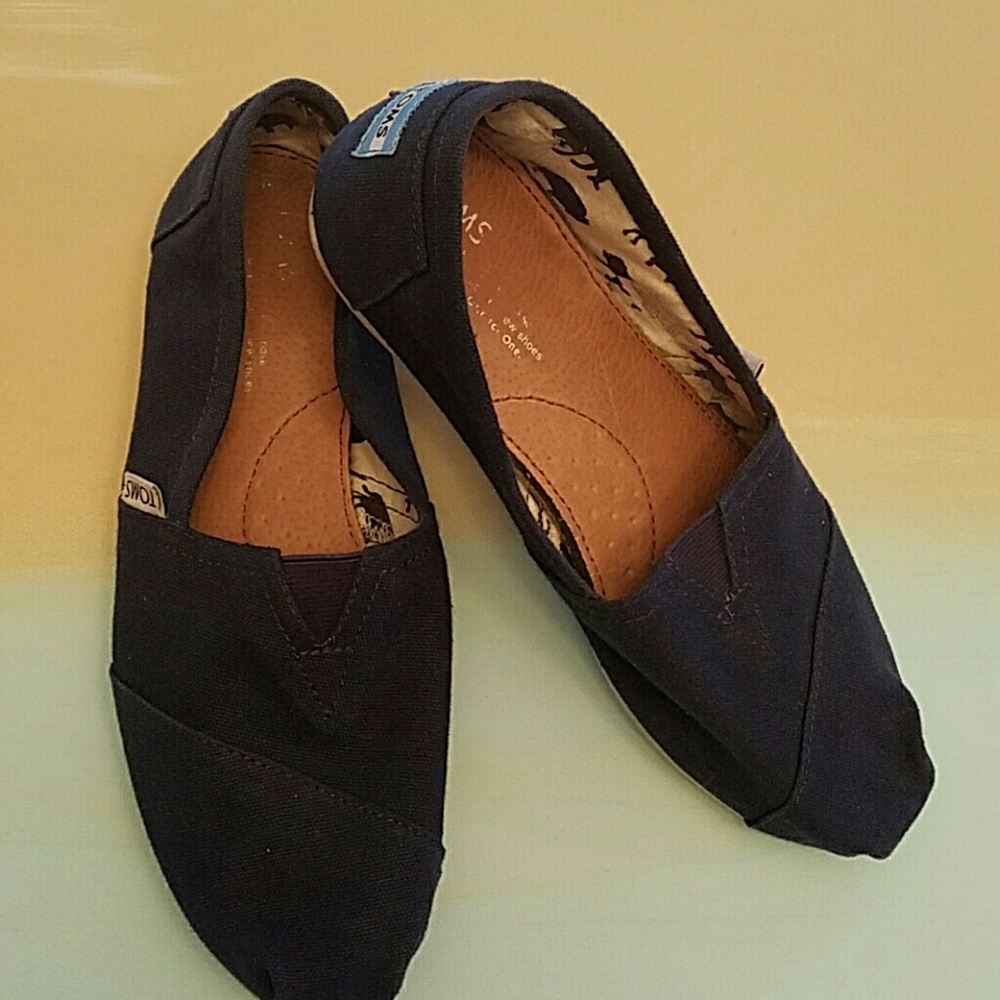 Toms womens navy slip on canvas shoes 8.5