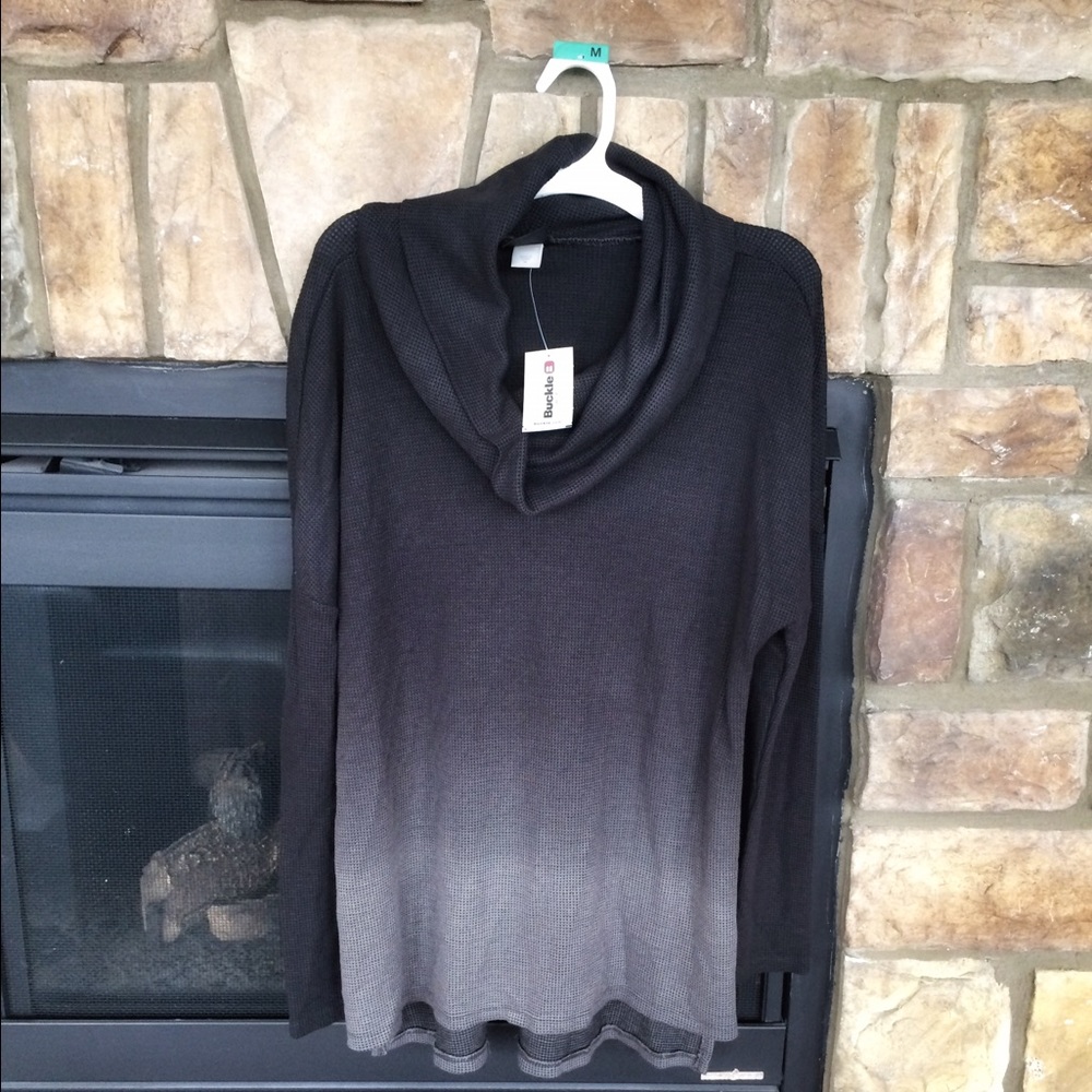 NWT Beautiful gray cowl neck tunic from Buckle!!